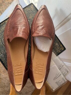 NEW FRYE Kenzie Moc Stitch Pointed Loafers Spice 6M Factory Sample
